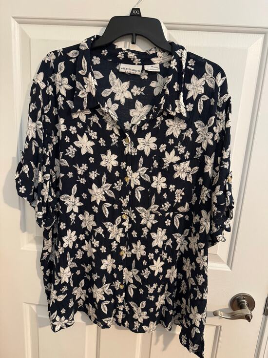 Jaclyn Smith Tops - Jaclyn Smith Crinkled Knit Button Up Floral Blouse Navy White Plus 3X
